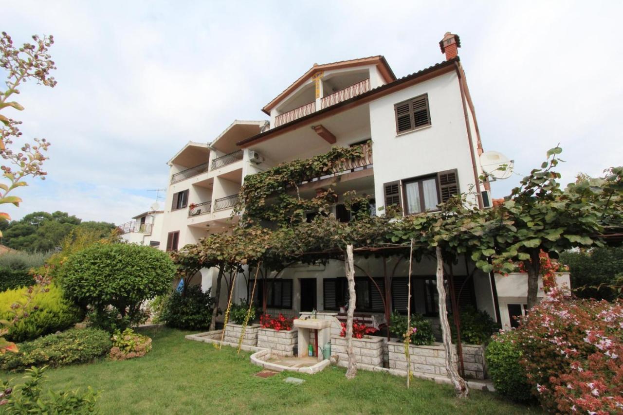 Apartments Daria Ρόβινι Εξωτερικό φωτογραφία